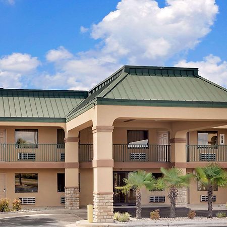 Hotel Super 8 By Wyndham Byron/South Macon Zewnętrze zdjęcie