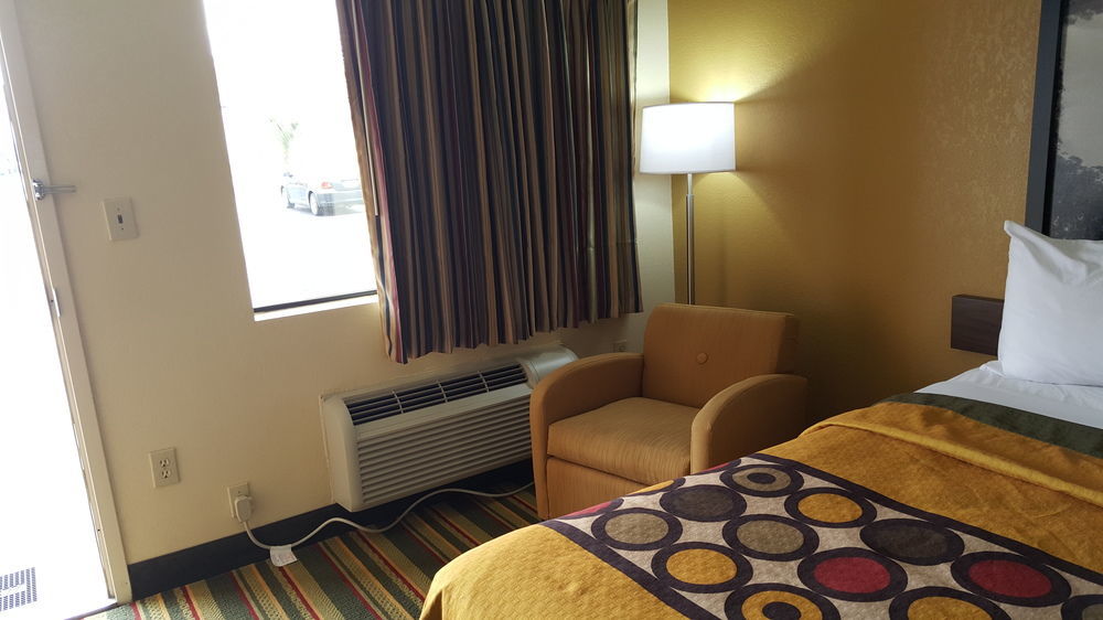 Hotel Super 8 By Wyndham Byron/South Macon Zewnętrze zdjęcie